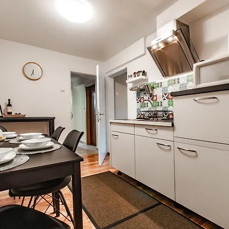 아파트 Apartma Amelie & Mimi *